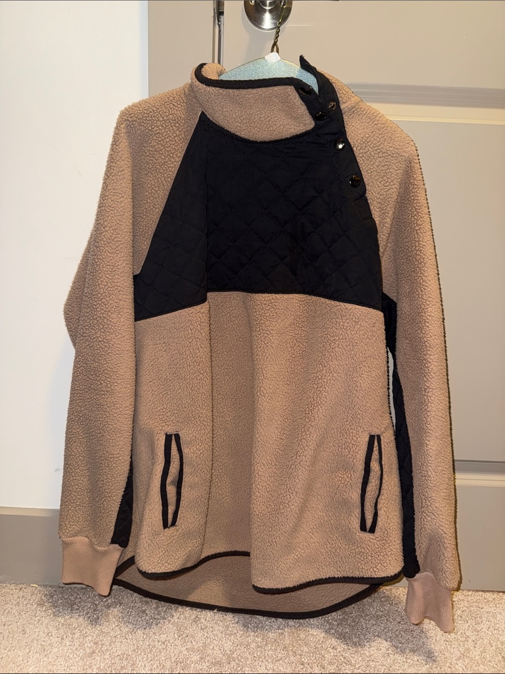Abercrombie & Fitch Tan and Black Quilted Yoke Teddy Jacket